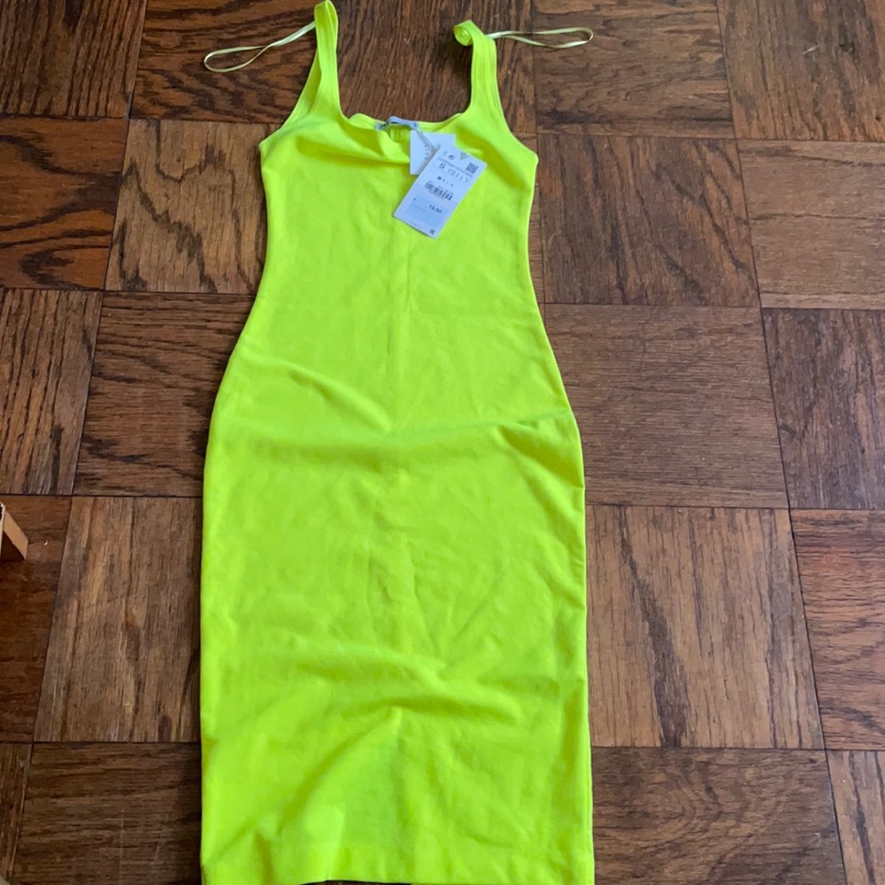 NWT, neon yellow form-fitting dress, size S. Bought it but never wore it.